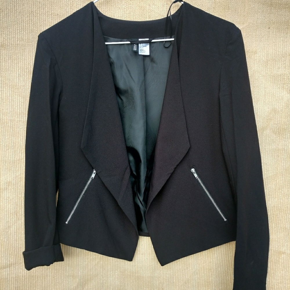 Divided no-button blazer jacket